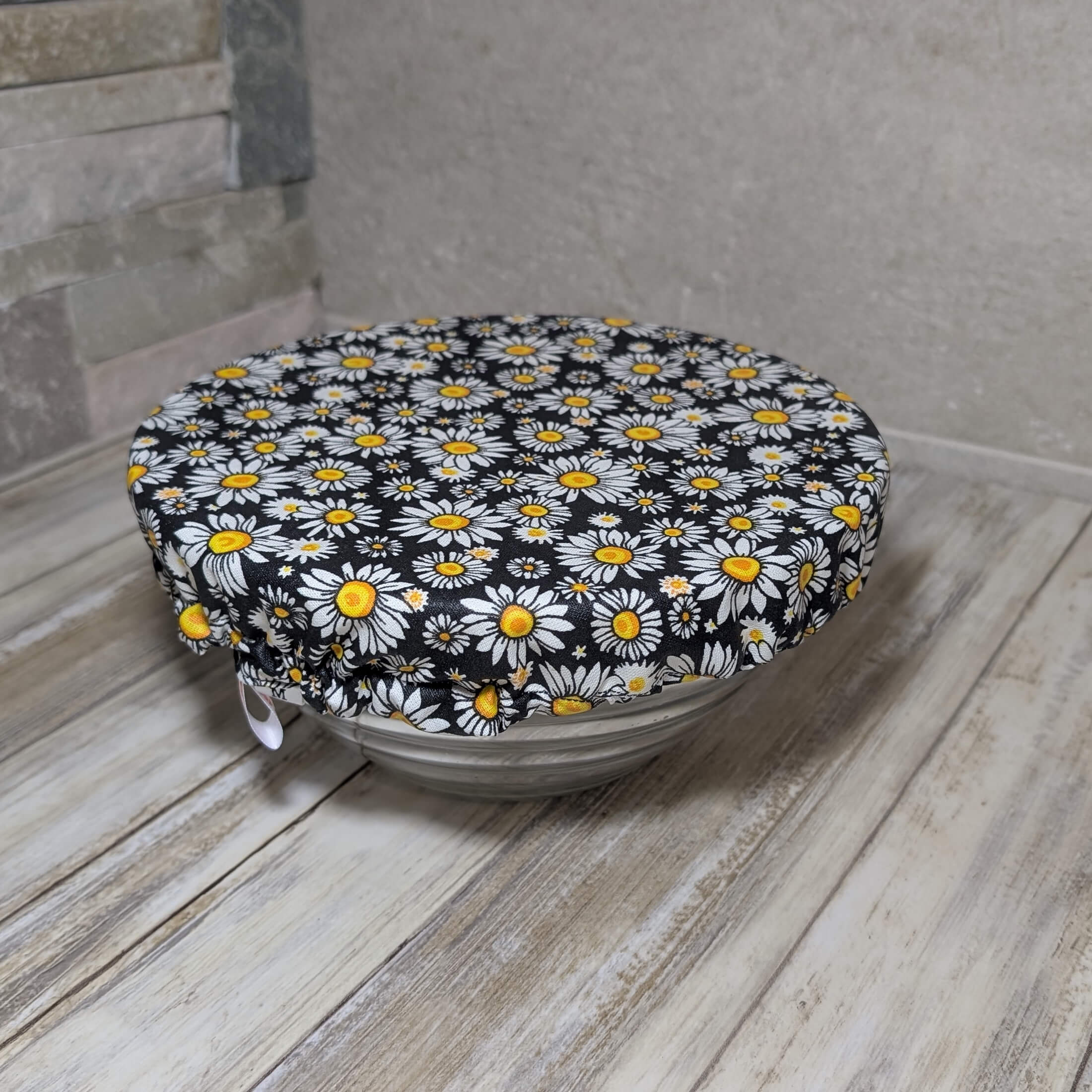 produit-charlotte-paquerettes-taille-M charlotte couvre plat noir pâquerettes taille M