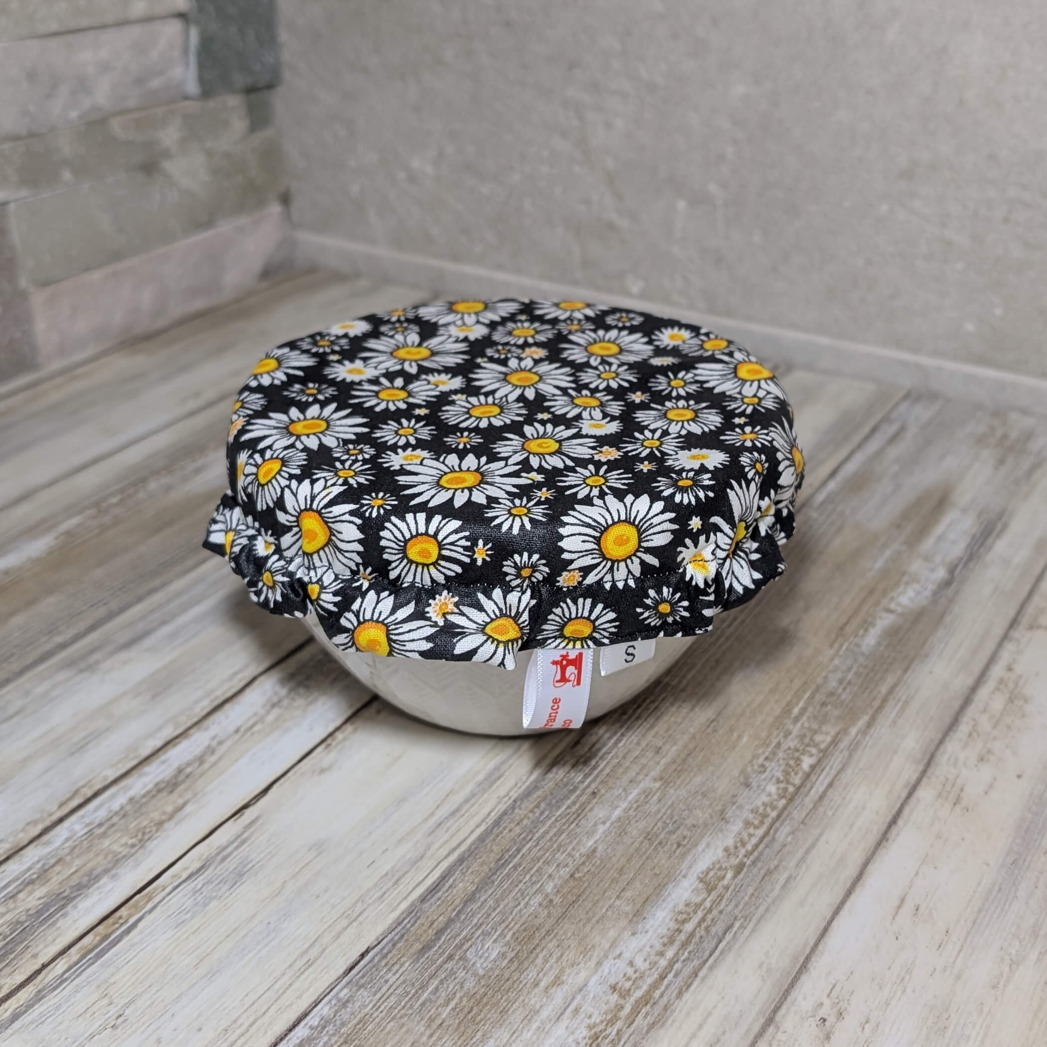 produit-charlotte-paquerettes-taille-S charlotte couvre plat noir pâquerettes taille S